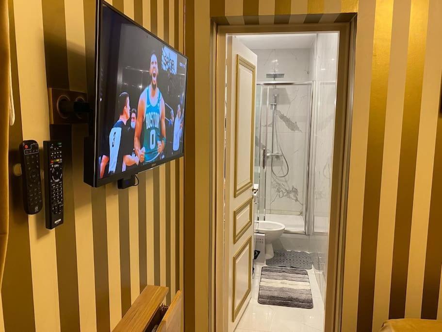 Premium Studio 2 Minutes Walk From Champs-Elysees Paris Bagian luar foto