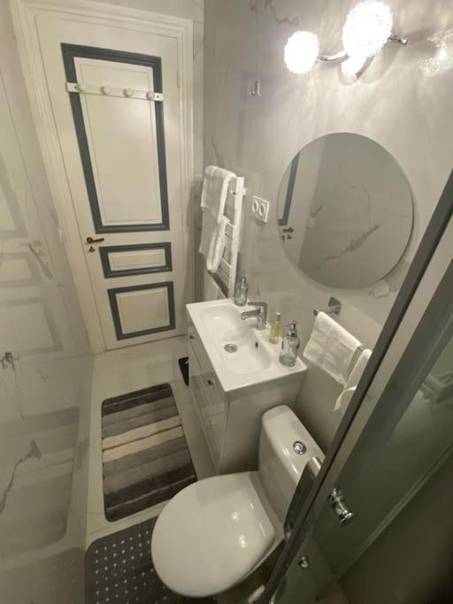 Premium Studio 2 Minutes Walk From Champs-Elysees Paris Bagian luar foto
