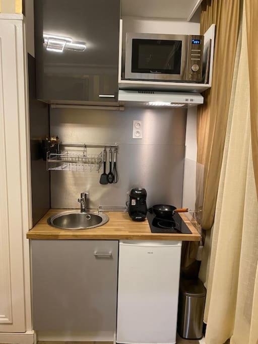 Premium Studio 2 Minutes Walk From Champs-Elysees Paris Bagian luar foto