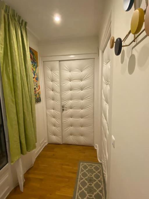 Premium Studio 2 Minutes Walk From Champs-Elysees Paris Bagian luar foto