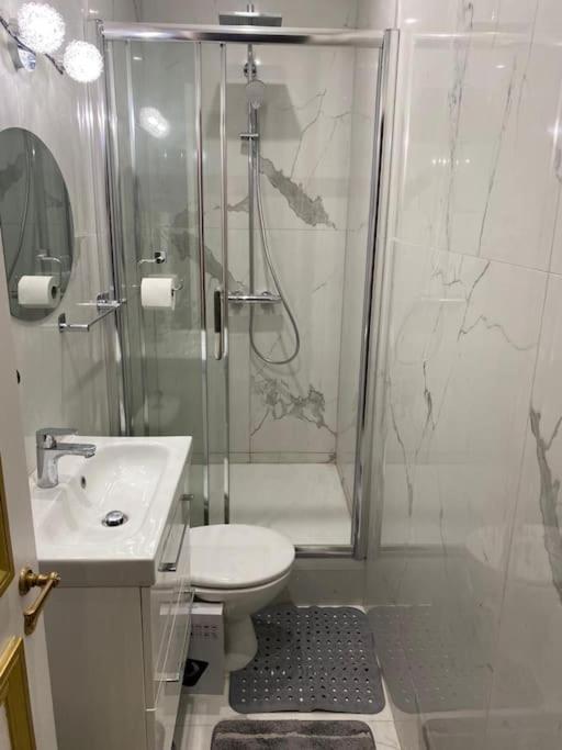 Premium Studio 2 Minutes Walk From Champs-Elysees Paris Bagian luar foto