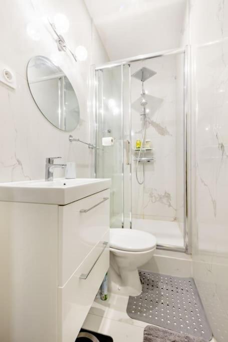 Premium Studio 2 Minutes Walk From Champs-Elysees Paris Bagian luar foto